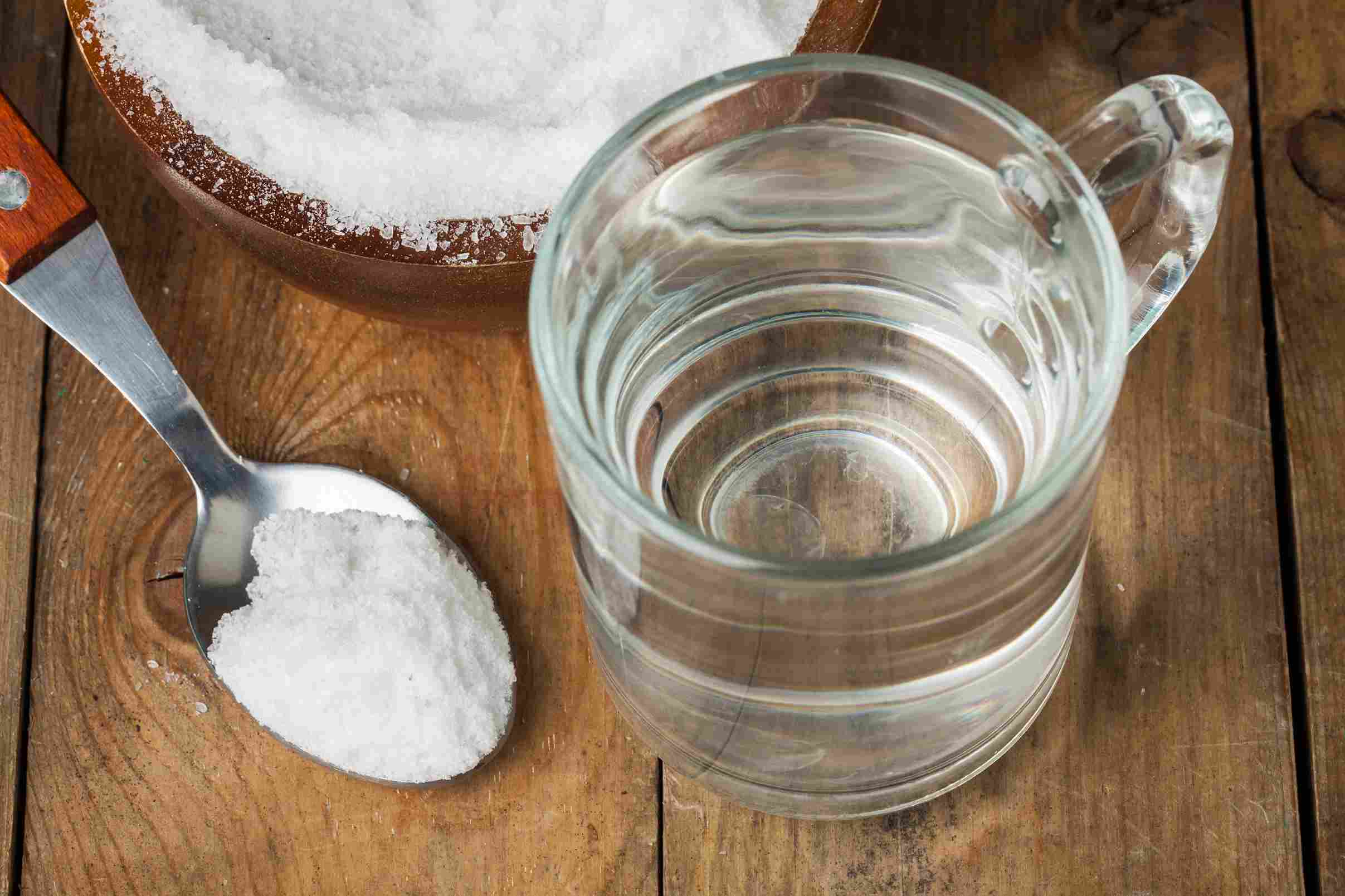 Cara membasmi rayap dengan air garam