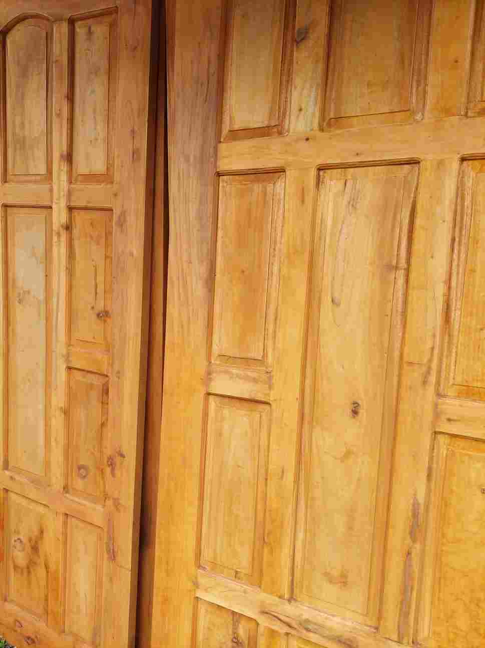 Akasia meranti sebagai bahan kayu untuk pintu